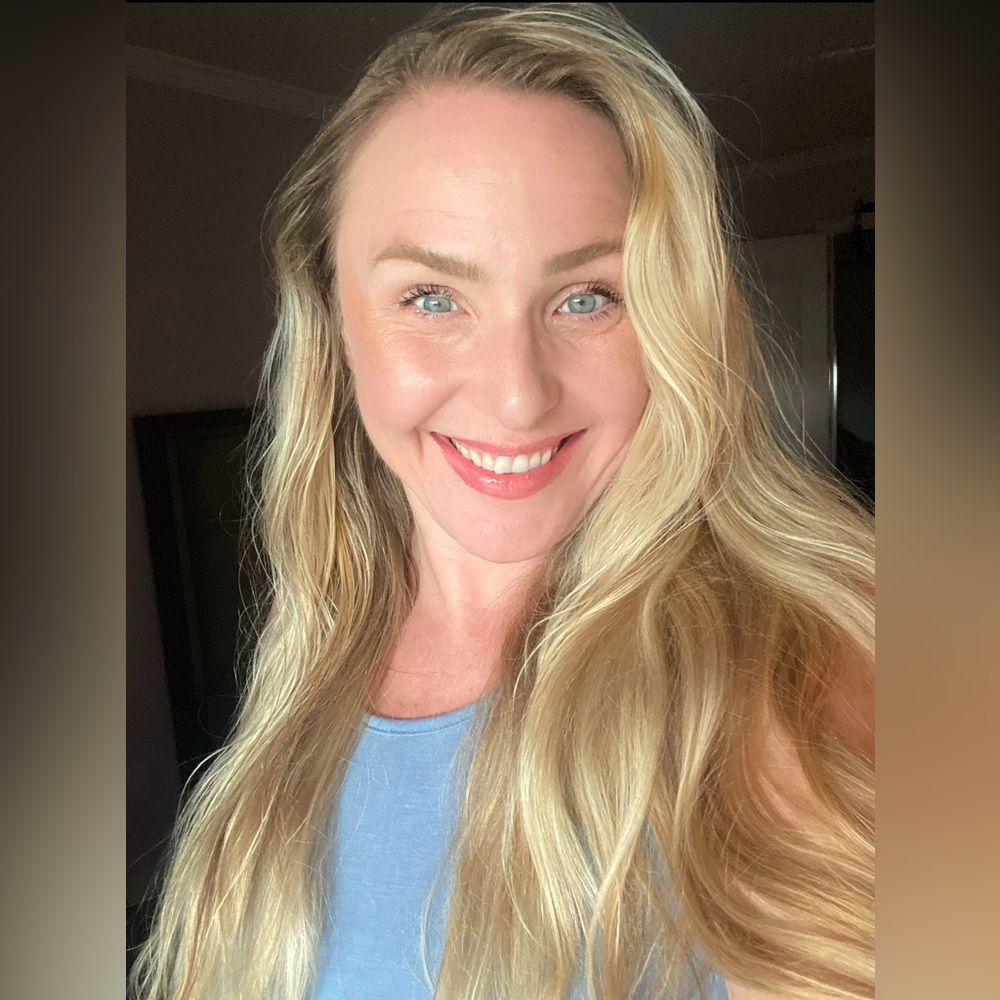 Meet your Posher, Ella